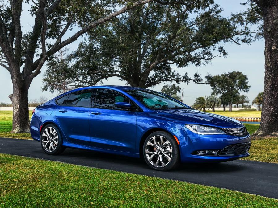 Chrysler 200 S 2014 года  (фото 2 из 69)